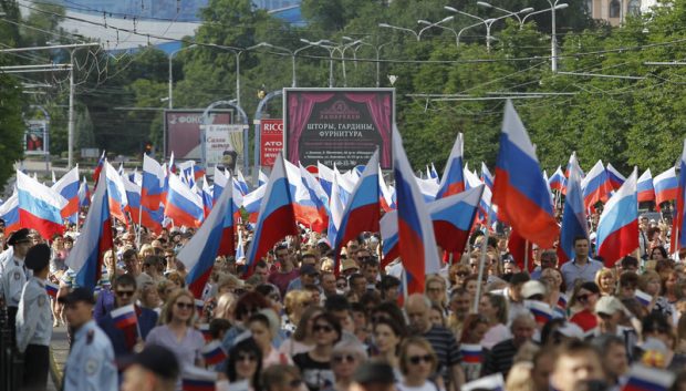 Rusia a eliberat 720.000 de pașapoarte pentru locuitorii din estul Ucrainei. „Rudele din Rusia ne spun că Putin nu ne va abandona”