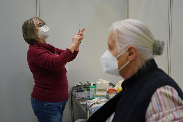 Germania recomandă vaccinarea cu al doilea booster pentru persoanele vulnerabile. La ce interval după primul ar putea fi administrat
