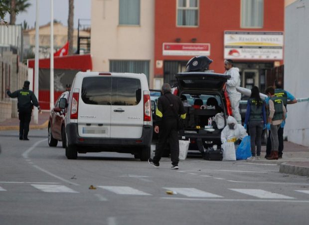 Un băiat din Spania și-a împușcat mortal mama, tatăl și fratele, după o ceartă privind notele de la școală
