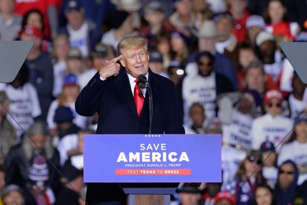 Donald Trump ar fi aruncat documente în WC-ul de la Casa Albă. Fostul președinte e anchetat pentru sustragere de acte
