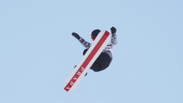 O americană a cucerit argintul olimpic, după ce a concurat pe un snowboard creat de un brand de lux. Cât costă placa