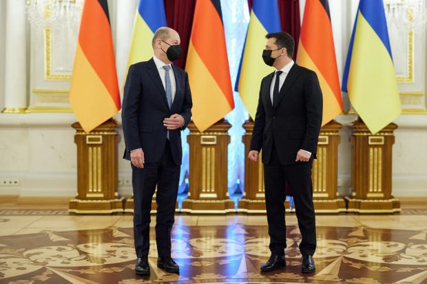 Cancelarul german, mesaj de la Kiev pentru Putin: Integritatea teritorială a Ucrainei „nu este negociabilă”