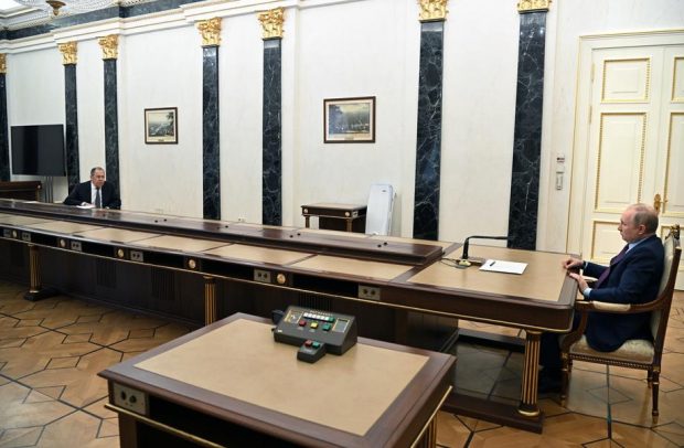 Lavrov i-a sugerat lui Putin, într-o discuție televizată, să acorde mai mult timp diplomației în criza ucraineană