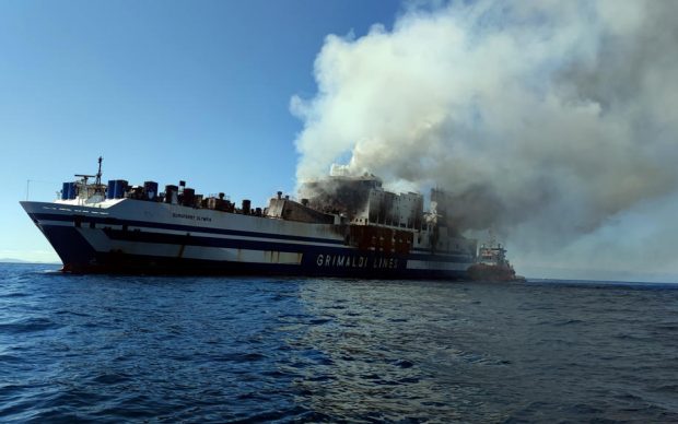 Unul dintre pasagerii feribotului afectat de incendiu în Grecia a fost găsit de echipele de salvatori. Alte 11 persoane sunt căutate