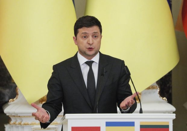 „Nu intrați în panică, suntem puternici”. Apelul președintelui Zelenski, după ce a anunțat impunerea legii marțiale