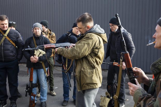 Peste 66.000 de ucraineni s-au întors în ţară pentru a lupta împotriva ruşilor