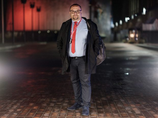 Viața unui român care a ajuns consilier local în Marea Britanie după ce a plecat din țară din cauza rasismului: „Aici oamenii vor să vadă ce competențe ai, nu ce etnie”