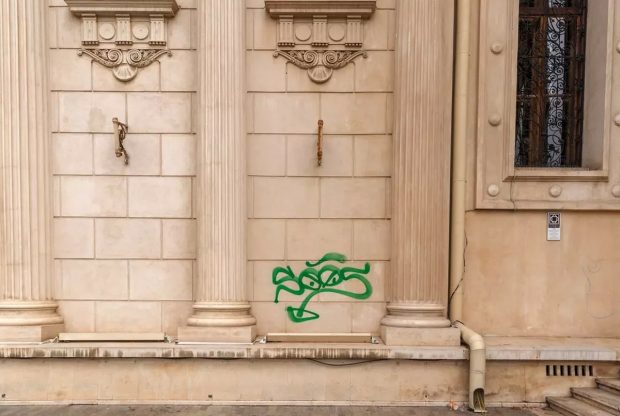Pachet legislativ pentru combaterea vandalismului grafic, propus de PNL. Sebastian Burduja: Nu discutăm de arta stradală