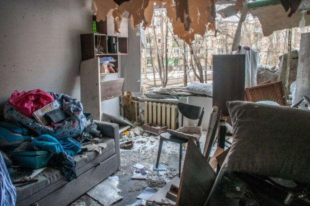 „Trupuri aruncate pe jos, lăsate la lupi”. O jurnalistă din Ucraina, refugiată cu familia în București, descrie războiul văzut de aproape
