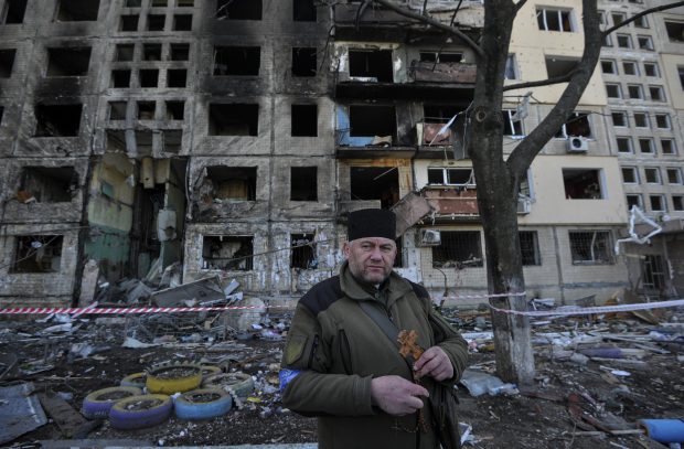 LIVETEXT Război în Ucraina, ziua 20 | Cinci morți în blocul bombardat din Kiev. Armata rusă a luat ostatici medicii și bolnavii dintr-un spital din Mariupol