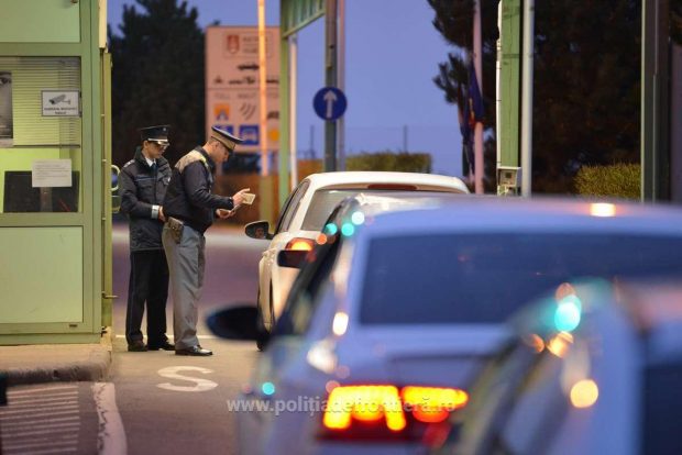 Timpi de așteptare între o oră și trei ore la granițe, după ce autoritățile maghiare au modificat din nou procedurile de control pentru ucraineni
