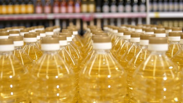 FOTO. Febra uleiului și a făinii a ajuns și în  supermarketurile din Germania: „M-au amenințat că nu voi trăi să văd a doua zi și că vor distruge totul”