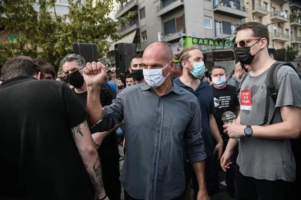 „Inflația este o boală care îi afectează în mod disproporționat pe cei săraci”. Fostul ministru grec de finanțe Yanis Varoufakis cere intervenția băncilor centrale