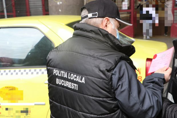 Poliţia Locală Bucureşti: Amendă de 10.000 de lei pentru un taximetrist care a încercat să negocieze tariful cu trei refugiaţi