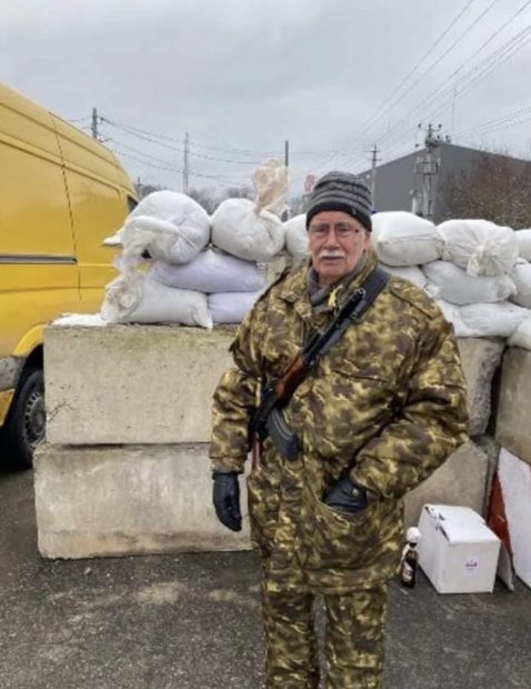 Fostul președinte al Federației ucrainene de rugby își apără țara cu arma în mână la 83 de ani. Numeroși sportivi sunt deja pe front