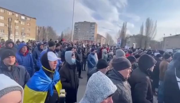 Mii de locuitori din Melitopol protestează față de forțele ocupante și cer eliberarea primarului luat prizonier de ruși
