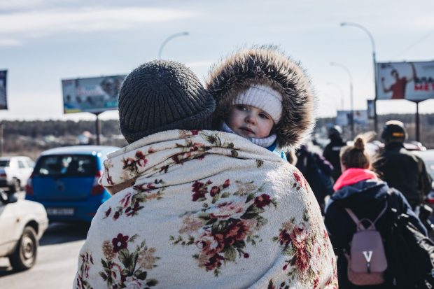 LIVETEXT Război în Ucraina, ziua 26 | Kievul acuză că aproape 2.400 de copii au fost duși cu forța în Rusia, „o strămutare forțată care seamănă cu răpirea”