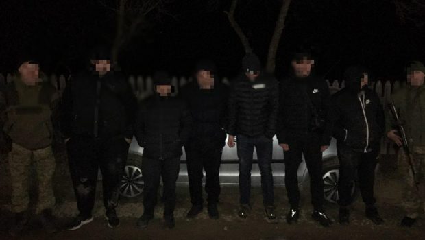 Un ucrainean a luat 52.000 de dolari ca să aducă pe ascuns, în România, 6 bărbați care n-au voie să părăsească țara