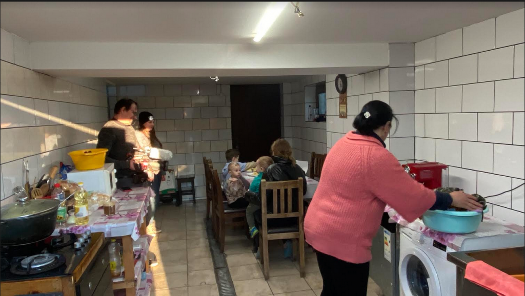 Cealaltă față a prestației statului român în fața valului de refugiați ucraineni: impecabil la frontieră, lamentabil în interior