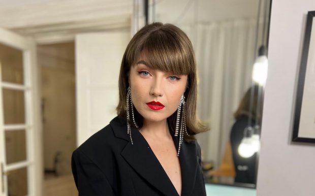 Imagine Stire Ce a pățit Alexandra Ungureanu la un salon de înfrumusețare. Artista a rămas cu sechele | 2review.ro