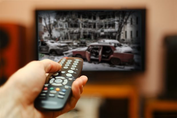 Cum au arătat audiențele televiziunilor în prima lună de război. Trei posturi au crescut puternic, PRO TV și Antena 1, în scădere