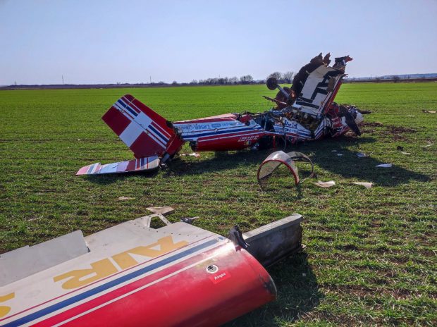 Un avion de acrobație s-a prăbușit în Prahova, la câțiva kilometri de Ploiești. Pilotul a murit