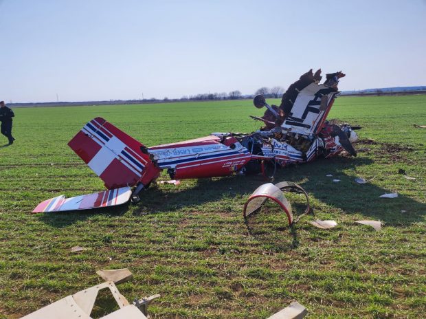 Cine este pilotul care s-a prăbușit cu avionul de acrobație în Prahova. MApN: Avea peste 16.000 ore de zbor