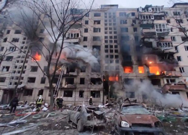 LIVETEXT Război în Ucraina, ziua 19 | Bloc cu 9 etaje din Kiev, lovit de bombardamente. 90 de copii au fost uciși de la începutul invaziei, anunță un oficial ucrainean