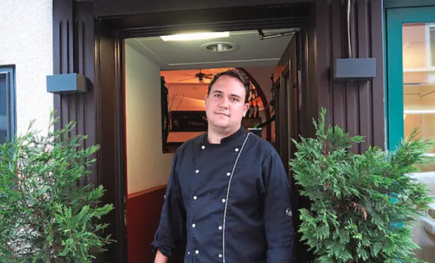 O româncă l-a băgat în faliment pe un celebru chef elvețian, căruia îi spunea că-l iubește și îi cerea bani