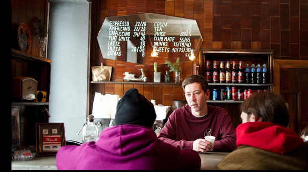 Cafenele din Kiev, redeschise „pentru a face oamenii să zâmbească” în timp de război