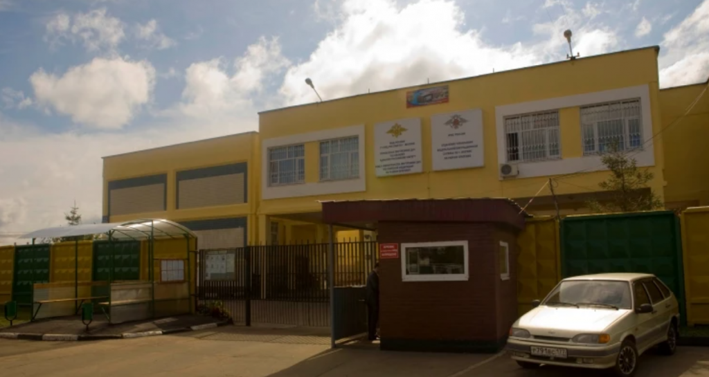 Noi mărturii ale protestatarelor agresate și umilite într-o secție de poliție din Moscova: Ofițer: „Legea suntem noi, iar voi sunteți niște târâturi. Dacă aș putea, aș trage în voi”