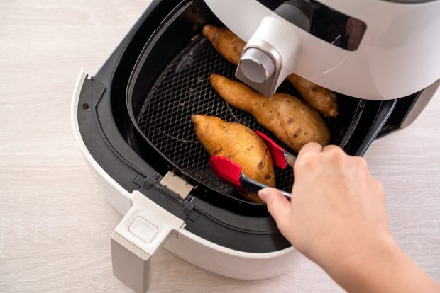 Ce greșeli faci când gătești la air fryer