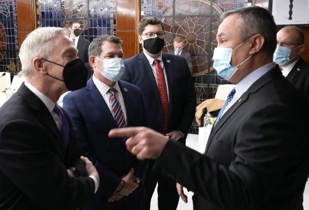 Invazia Rusiei în Ucraina și valurile de refugiați, discutate de Nicolae Ciucă și o delegație a Congresului SUA venită la București
