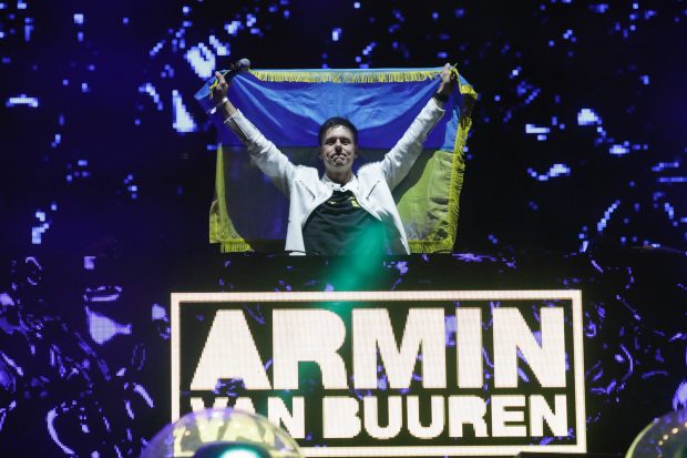 LIVE. Armin Van Buuren a ridicat steagul Ucrainei, în timpul concertului umanitar de pe Arena Naționlă. Evenimentul, preluat și de Libertatea