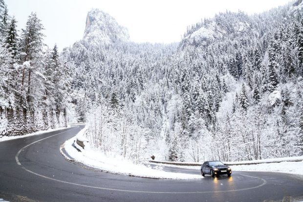 Cum să conduci în siguranță pe serpentine. 10 sfaturi pentru șoferii începători și cei experimentați