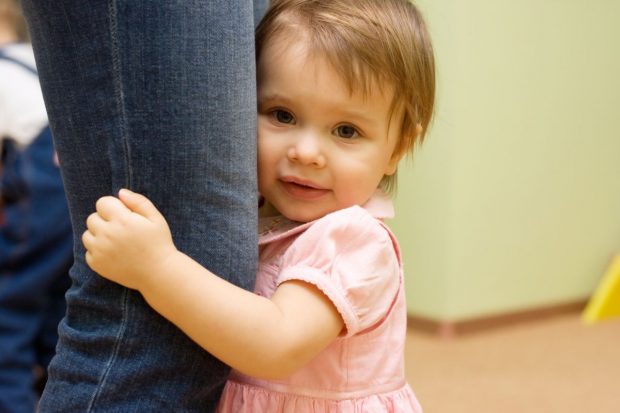 10 moduri prin care îți poți ajuta copilul să-și înfrângă timiditatea