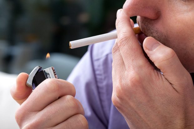 Cum se elimină mirosul de tutun din casă
