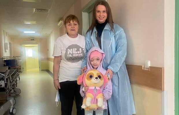 Fetiță împușcată în cap de militarii ruși, în mașina familiei, găsită în viață în Belarus, unde o duseseră soldații care i-au ucis familia