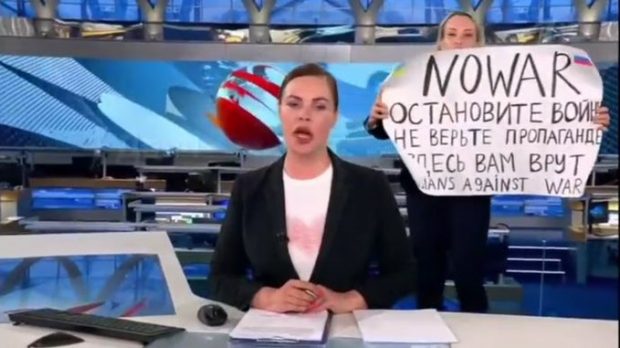 Prima reacție a jurnalistei care a protestat în direct la televiziunea rusă. Unde se află în prezent Marina Ovsianikova
