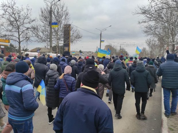 VIDEO | În Melitopol, oraș capturat, mii de ucraineni manifestează împotriva rușilor: „Ocupanților! Ucraina liberă!”