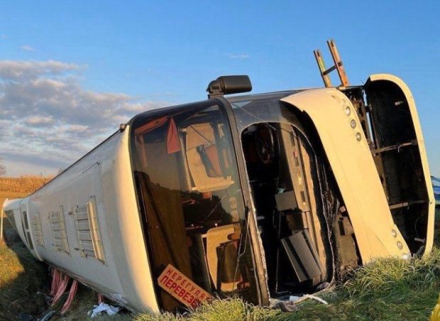 Un autobuz plin cu refugiați ucraineni s-a răsturnat în Italia. O femeie a murit și mai multe persoane au fost rănite