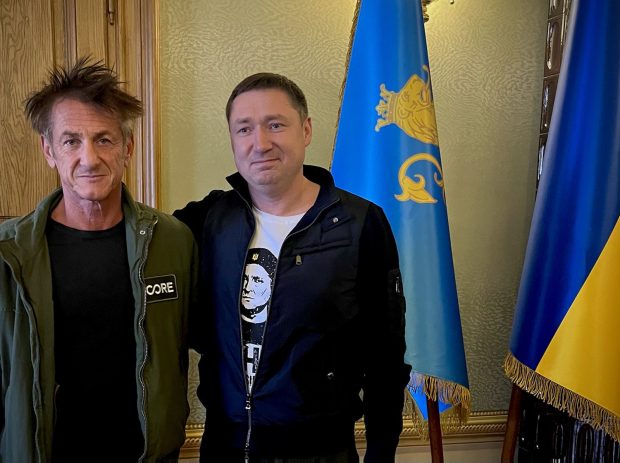 Sean Penn s-a întors în Ucraina. Actorul ajută cu programe umanitare refugiaţii