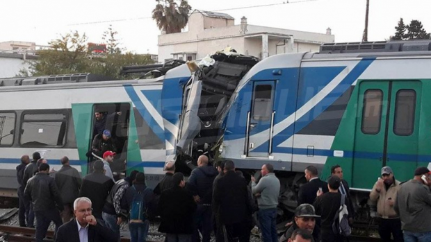 Cel puţin 95 de răniţi după ce două trenuri de pasageri s-au ciocnit în Tunisia