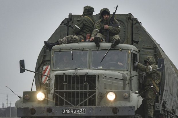 Prăjituri otrăvite pentru soldații ruși. Strategia unor localnici dintr-un oraș ucrainean bombardat