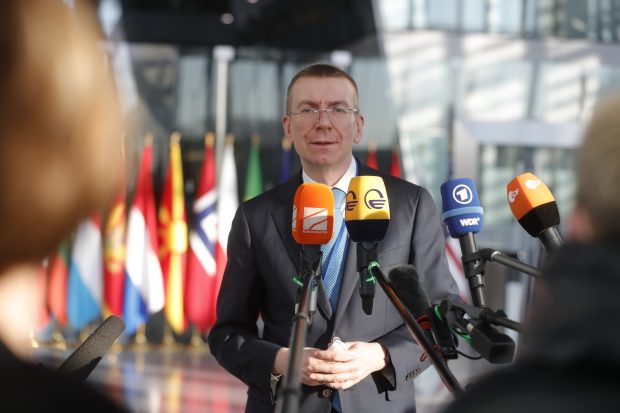 Ministrul de Externe al Letoniei: NATO ar trebui să „ia în considerare toate opțiunile” despre un conflict direct cu Rusia