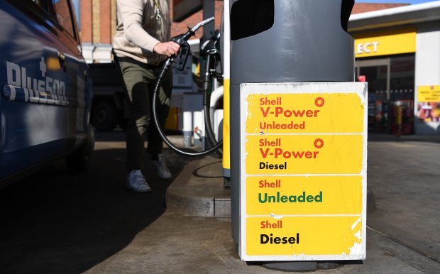 Marea Britanie va interzice importurile de petrol rusesc, în timp ce UE vrea să renunțe treptat la importul de gaze