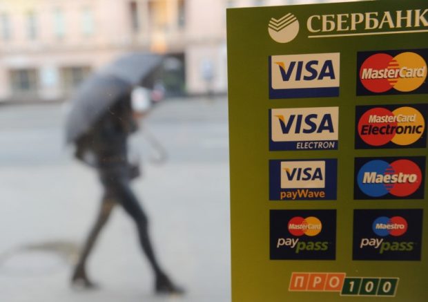 Schema găsită de ruși pentru a ocoli interdicția de utilizare a cardurilor Visa și Mastercard