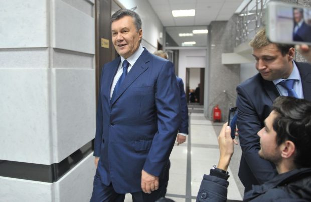 Avionul lui Ianukovici, președintele dat jos de ucraineni la Euromaidan, depistat în Belarus. Portretul celui aflat pe lista Rusiei pentru a prelua puterea de la Kiev
