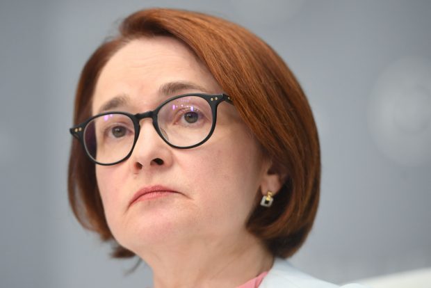 Ziarist rus către omul lui Putin: „Ce știți despre zvonul privitor la demisia președintei Băncii Centrale a Rusiei?”. Răspuns: „Nu știm nimic”