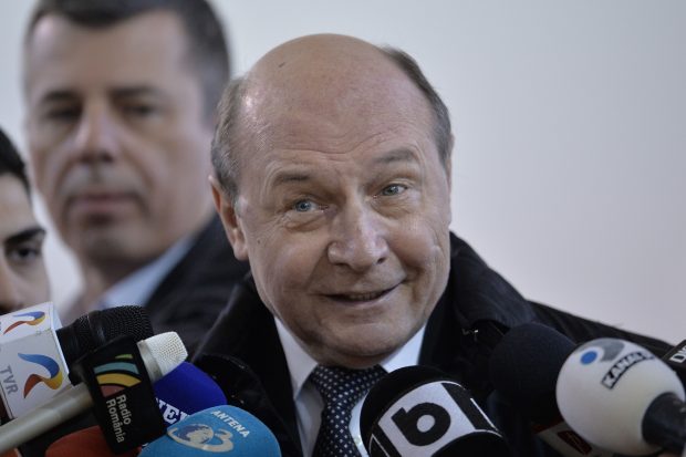 Traian Băsescu, internat în spital la Paris